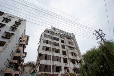 2008 Sichuan deprem Anıtı sitesi. Sonra genç, Sichuan, Çin'deki büyük depremde binalar. Sichuan depremde öldü herkese adanmış memorial site. 