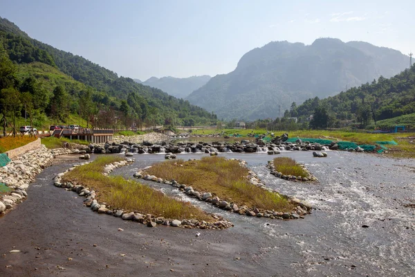 Vakker Bakgrunn Med Utsikt Fjellelva Sichuan Kina Refleksjon Fjellet Vannflaten – stockfoto
