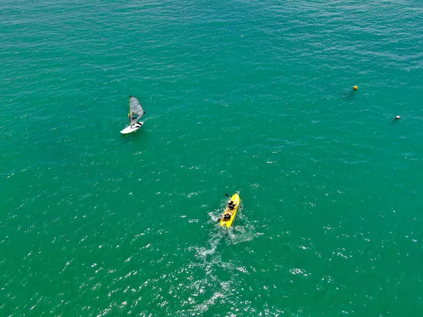 Vue Aérienne Jeunes Hommes Forts Actifs Faisant Kayak Sur Eau — Photo