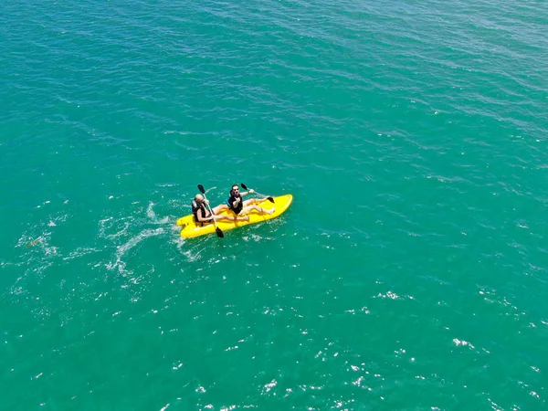 Vue Aérienne Jeunes Hommes Forts Actifs Faisant Kayak Sur Eau — Photo