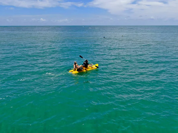 Vue Aérienne Jeunes Hommes Forts Actifs Faisant Kayak Sur Eau — Photo