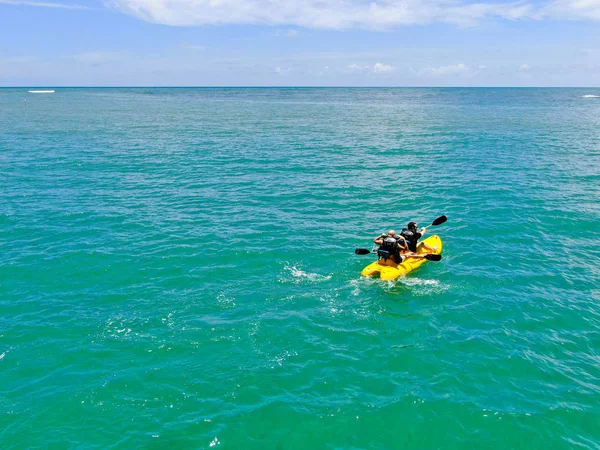 Vue Aérienne Jeunes Hommes Forts Actifs Faisant Kayak Sur Eau — Photo