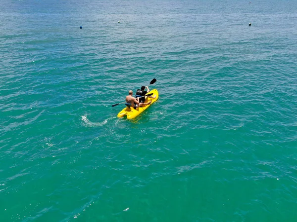 Vue Aérienne Jeunes Hommes Forts Actifs Faisant Kayak Sur Eau — Photo