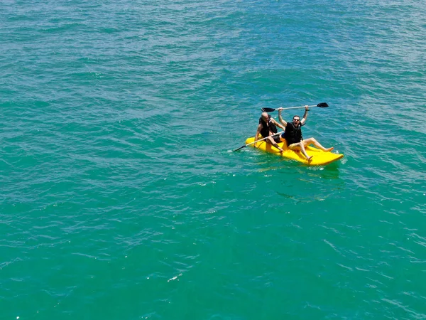 Vue Aérienne Jeunes Hommes Forts Actifs Faisant Kayak Sur Eau — Photo