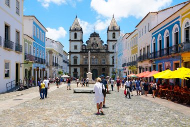 Cruzeiro de Sao Francisco Anchieta koloni Hıristiyan haç ve Pelourinho, içinde tarihi merkezi Salvador Bahia de San Francisco Kilisesi. Brezilya. 