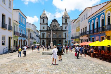 Cruzeiro de Sao Francisco Anchieta koloni Hıristiyan haç ve Pelourinho, içinde tarihi merkezi Salvador Bahia de San Francisco Kilisesi. Brezilya. 