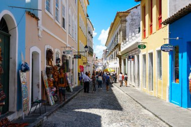 Tarihi İlçe Pelourinho renkli sömürge evleri. Tarihi Merkezi, Salvador, Bahia, Brezilya. Tarihi mahalle ünlü cazibe turistik gezi, küçük mağaza ve Restoran için.