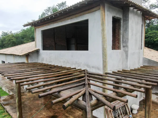 Vista Aérea Casa Tipo Moradia Construção Cercada Por Jardim Verde — Fotografia de Stock