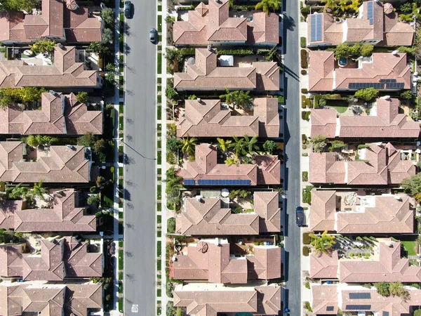 Vista Aérea Bairro Suburbano Com Moradias Ricas Idênticas Lado Outro — Fotografia de Stock