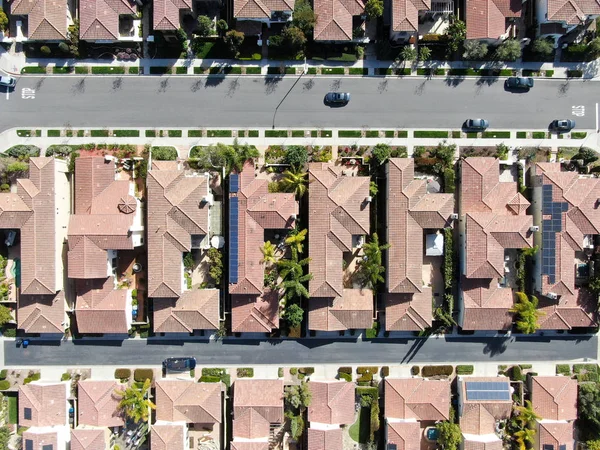 Vista Aérea Bairro Suburbano Com Moradias Ricas Idênticas Lado Outro — Fotografia de Stock