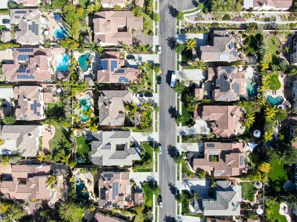 Vista Aérea Bairro Suburbano Com Moradias Ricas Idênticas Lado Outro — Fotografia de Stock