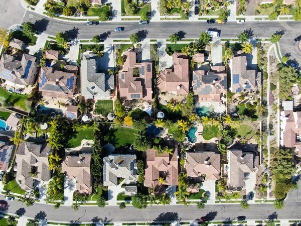 Vista Aérea Barrio Suburbano Con Idénticas Villas Ricas Lado Del — Foto de Stock