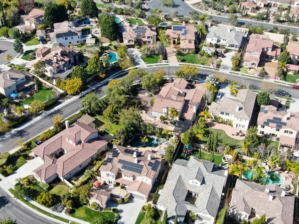 Vista Aérea Barrio Suburbano Con Idénticas Villas Ricas Lado Del — Foto de Stock