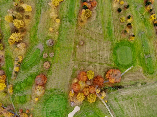 Vista Aérea Campo Golfe Belas Árvores Coloridas Curso Verde Durante — Fotografia de Stock