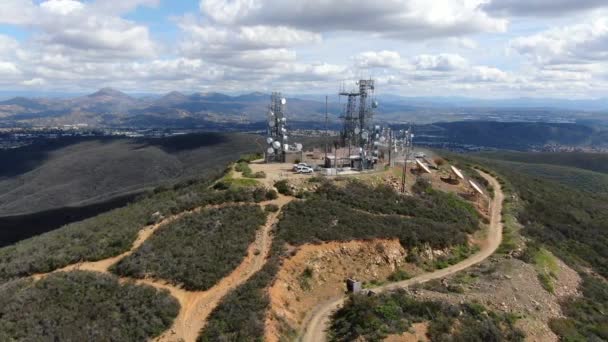 Vedere Aeriană Antenelor Telecomunicații Vârful Muntelui Negru Din Valea Carmel — Videoclip de stoc