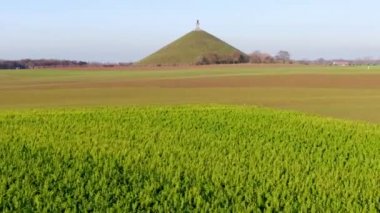 Çiftliği olan aslan höyüğün hava görünümünü arazi çevresinde. Büyük Butte Du Lion öldüğü yerde Napolyon Waterloo savaş. Belçika. 