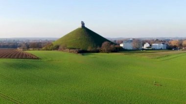 Çiftliği olan aslan höyüğün hava görünümünü arazi çevresinde. Büyük Butte Du Lion öldüğü yerde Napolyon Waterloo savaş. Belçika. 