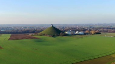 Çiftliği olan aslan höyüğün hava görünümünü arazi çevresinde. Büyük Butte Du Lion öldüğü yerde Napolyon Waterloo savaş. Belçika. 
