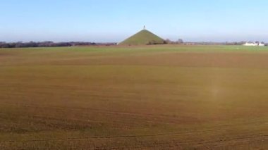 Çiftliği olan aslan höyüğün hava görünümünü arazi çevresinde. Büyük Butte Du Lion öldüğü yerde Napolyon Waterloo savaş. Belçika. 