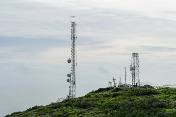 Telecommunication Antennas Top Mountain California Usa Television Radio Communications Antenna — Stock Photo, Image