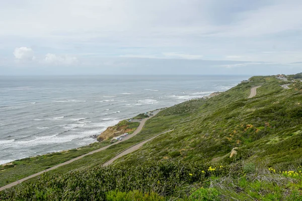 米国カリフォルニア州 サンディエゴ湾の河口ポイント山ロマ半島の上から海の眺め カブリヨ ナショナル モニュメントに位置しています — ストック写真