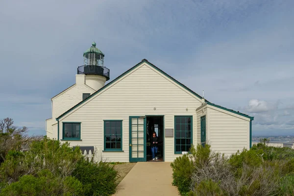 オリジナル ポイント ロマ灯台 米国カリフォルニア州 サンディエゴ湾の河口にロマ岬半島に位置する歴史的な灯台 カブリヨ ナショナル モニュメントであります — ストック写真