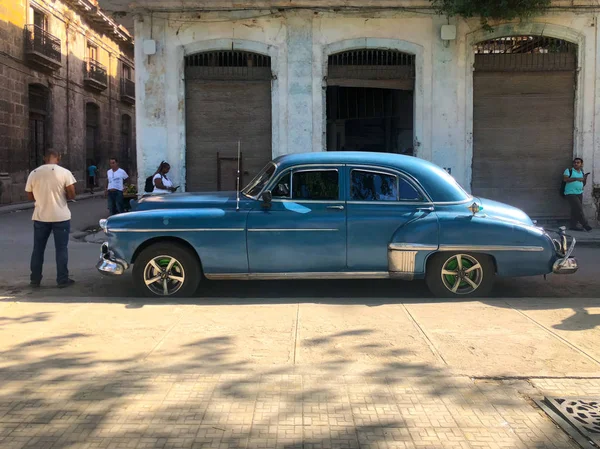 Blauwe Cubaanse Vintage Oldtimer Amerikaanse Oldtimer Weg Havana Cuba Famous — Stockfoto