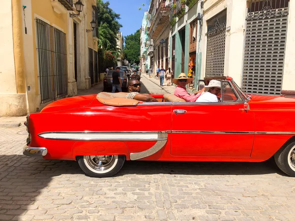 Červené Klasické Kubánské Veteránem Americká Klasické Auto Silnici Havaně Cuba — Stock fotografie