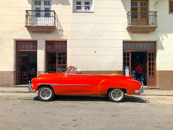 Červené Klasické Kubánské Veteránem Americká Klasické Auto Silnici Havaně Cuba — Stock fotografie