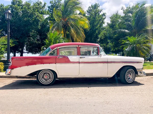 Bílé Klasické Kubánské Veteránem Americká Klasické Auto Silnici Havaně Cuba — Stock fotografie