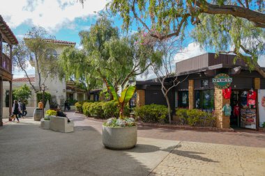 Seaport Village, San Diego şehir merkezindeki San Diego Körfezi 'ne bitişik rıhtım alışveriş ve yemek kompleksi, ünlü seyahat turistik merkezi. Kaliforniya mı? ABD.