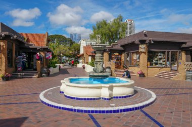 Seaport Village, San Diego şehir merkezindeki San Diego Körfezi 'ne bitişik rıhtım alışveriş ve yemek kompleksi, ünlü seyahat turistik merkezi. Kaliforniya mı? ABD.