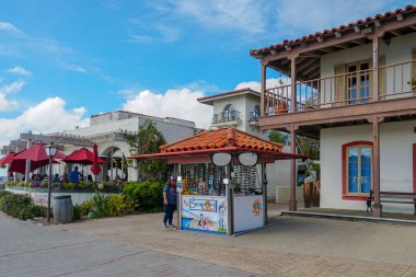 Seaport Village, San Diego şehir merkezindeki San Diego Körfezi 'ne bitişik rıhtım alışveriş ve yemek kompleksi, ünlü seyahat turistik merkezi. Kaliforniya mı? ABD.