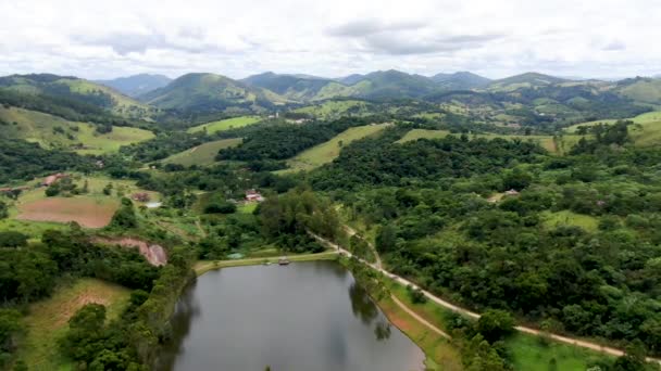 Vista Aérea Paisagem Vale Verde País Tropical Com Floresta Lago — Vídeo de Stock