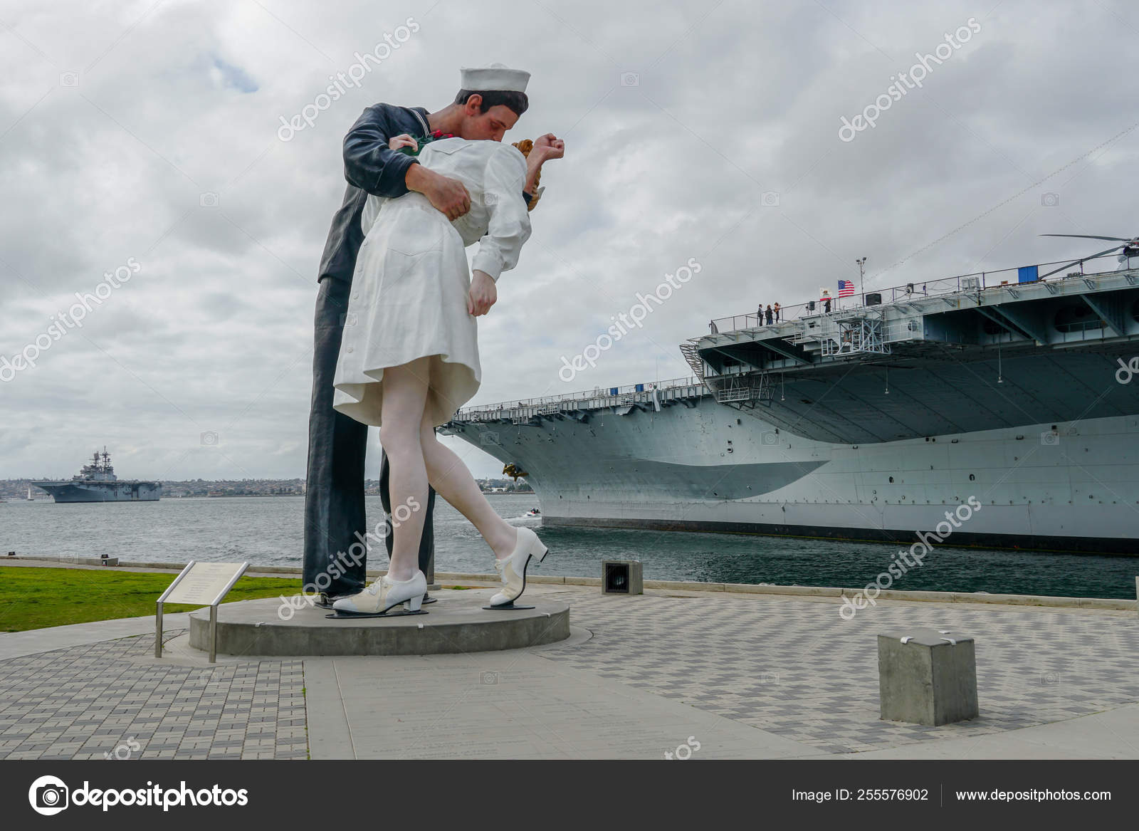 Kissing Sailor Statue Port San Diego Also Known Unconditional Surrender Stock Editorial Photo C Bonandbon 255576902