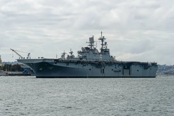 Nuclear Aircraft Carrier Leaving San Diego Bay Uss Midway San — Stock Photo, Image