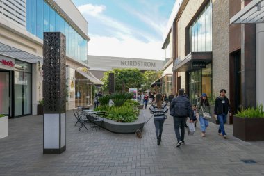 University Town Centre 'da UTC Westfield Alışveriş Merkezi. Upmarket zincir perakendeciler, bir film Tiyatrosu, restoranlar ile açık alışveriş merkezi. . La Jolla, San Diego, Kaliforniya, ABD. 03/22/2019