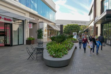 University Town Centre 'da UTC Westfield Alışveriş Merkezi. Upmarket zincir perakendeciler, bir film Tiyatrosu, restoranlar ile açık alışveriş merkezi. . La Jolla, San Diego, Kaliforniya, ABD. 03/22/2019