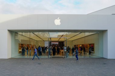 Apple Perakende mağaza iPhone, iPad ve sleekly tasarlanmış alanlarda daha fazla satış. Westfield UTC 'de yer almaktadır. mağaza dışında geçerek yayalar ile. La Jolla mı? San Diego, Kaliforniya, ABD. 03/22/2019