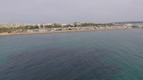 Flygvy Över Cannes Strand Och Kust Med Blått Turkos Vatten — Stockvideo