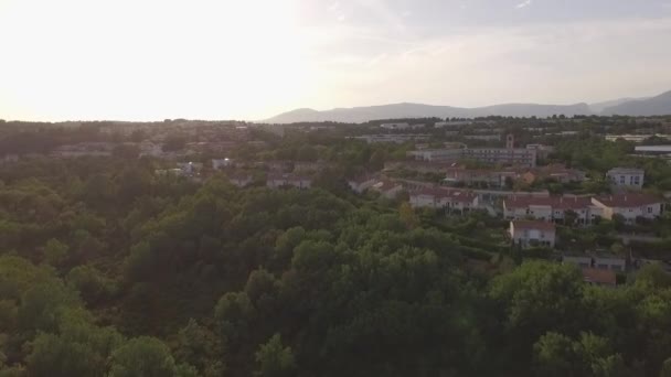 Vista Aérea Del Valle Verde Con Casas Villas Sur Francia — Vídeos de Stock