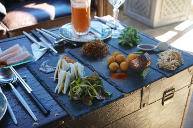 Yunnan gıda, Lijiang, Pekin, Çin ile restoranda masa ayarı     