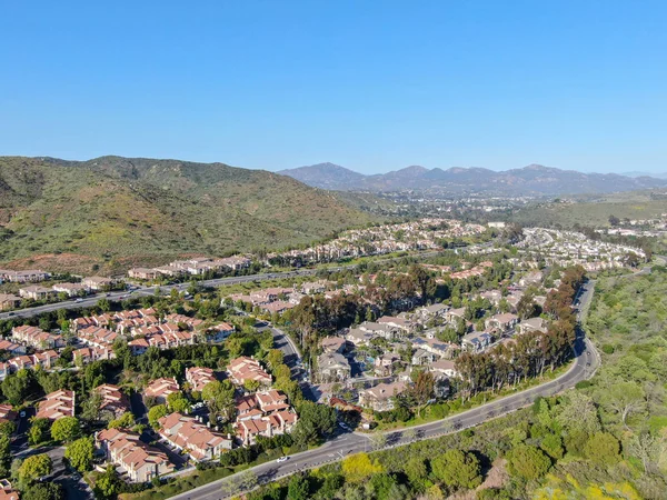 Vista Aérea Barrio Suburbano Con Villas Idénticas Una Lado Otra — Foto de Stock