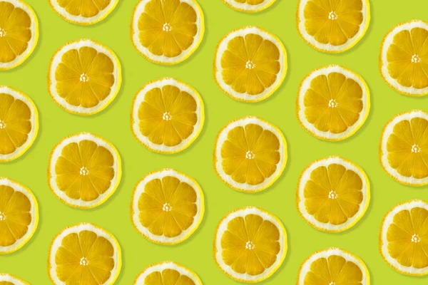 Творческий Узор Лимона Вид Сверху Свежие Цитрусовые Ломтики Красочном Фоне — стоковое фото
