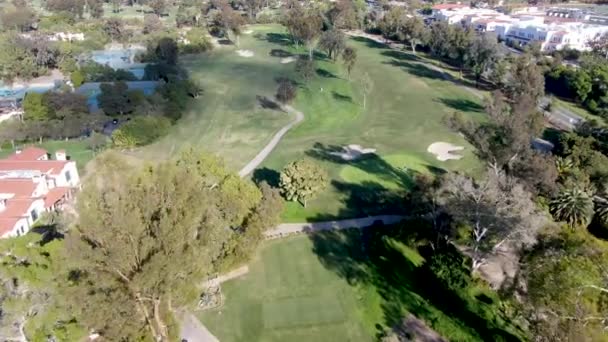 Luchtfoto Van Een Prachtige Welvarende Groene Golfbaan Next Valley Luxury — Stockvideo