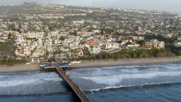 Vista Aérea Del Muelle San Clemente Con Playa Costa Antes — Vídeos de Stock