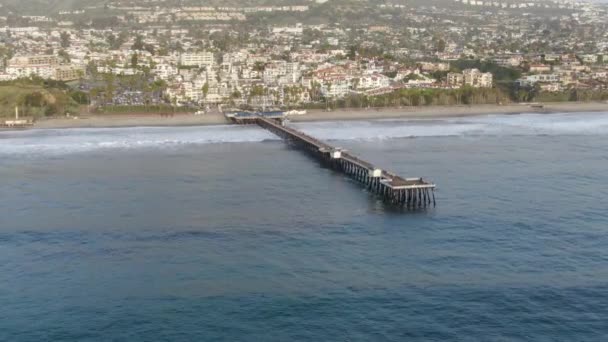 Vista Aérea Del Muelle San Clemente Con Playa Costa Antes — Vídeo de stock