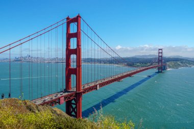 Ünlü Golden Gate Köprüsü. Süspansiyon köprüsü. Yapısı San Francisco, California, Marin County, ABD San Francisco Yarımadası 'nın kuzey ucunda Amerikan şehri bağlar. 