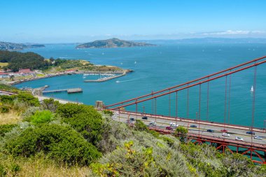 Ünlü Golden Gate Köprüsü. Süspansiyon köprüsü. Yapısı San Francisco, California, Marin County, ABD San Francisco Yarımadası 'nın kuzey ucunda Amerikan şehri bağlar. 