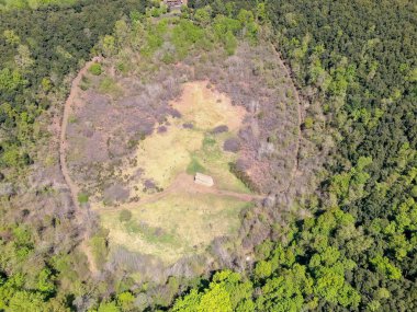 Santa Margarida Yanardağı Garrotxa, Katalonya, Ispanya Comarca içinde tükenmiş bir yanardağ olduğunu. Yanardağ 2 km ve Garrotxa Volkanik Zone Natural Park 682 metre yükseklikte bir çevre vardır